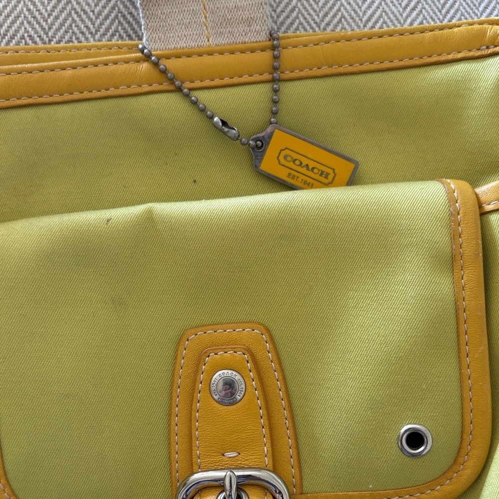 BNWOT Vintage Garden Tote by Coach Lime Green & Yellow Leather Needs Cleaning - Picture 3 of 15